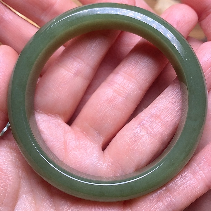 岫岩河磨玉（透闪石质玉）未镶嵌手镯