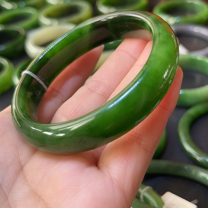 开***怀和田玉未镶嵌手镯