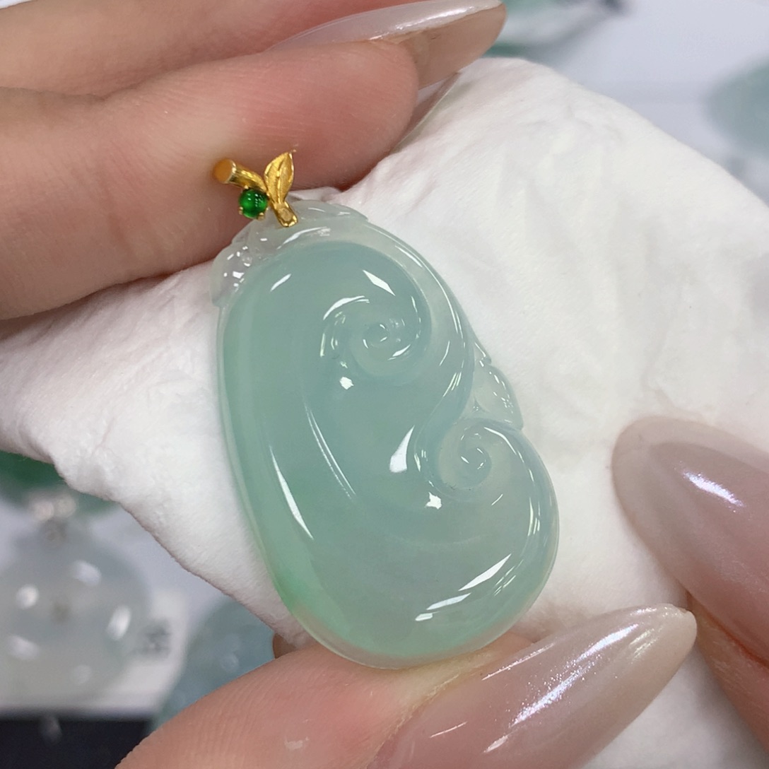 颈饰18K金镶嵌翡翠