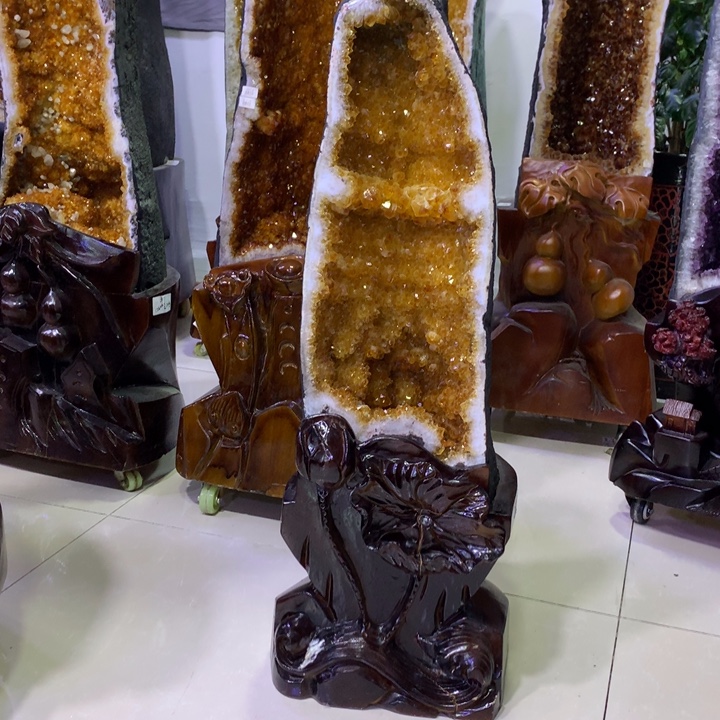 未镶嵌水晶大型摆件（非配饰）