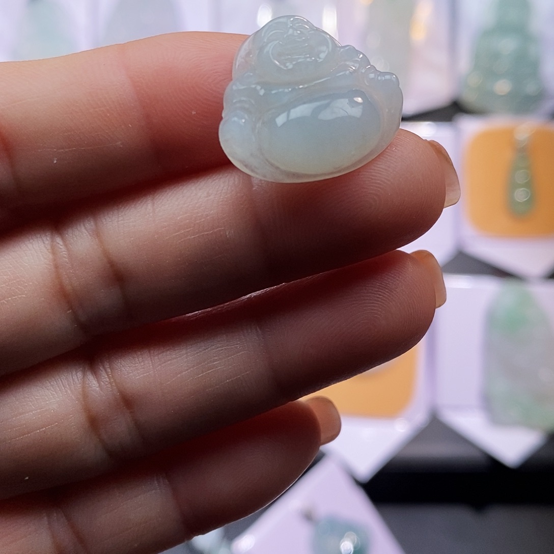 翡翠未镶嵌颈饰佛