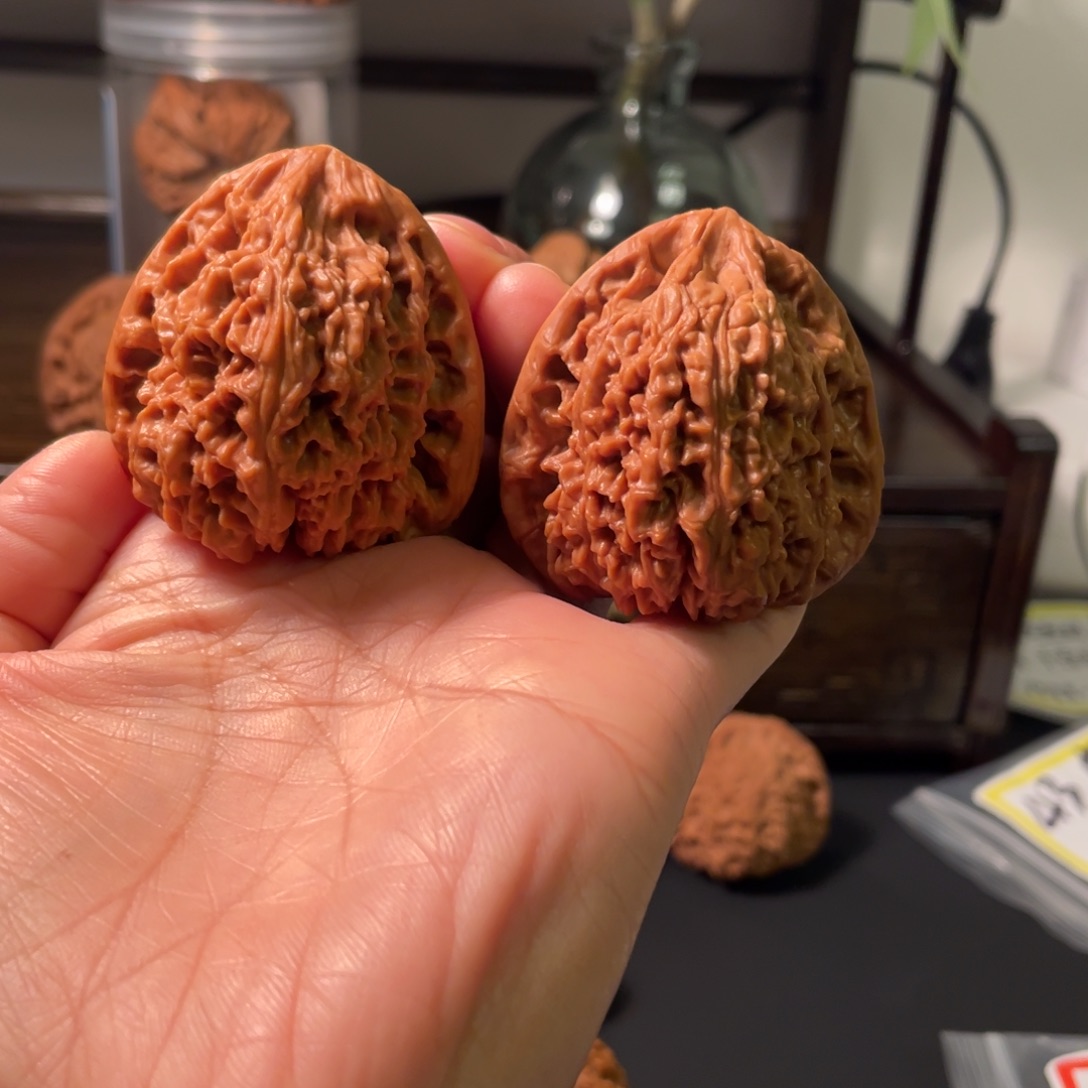 吊坠桃核拉丝纹三角疆