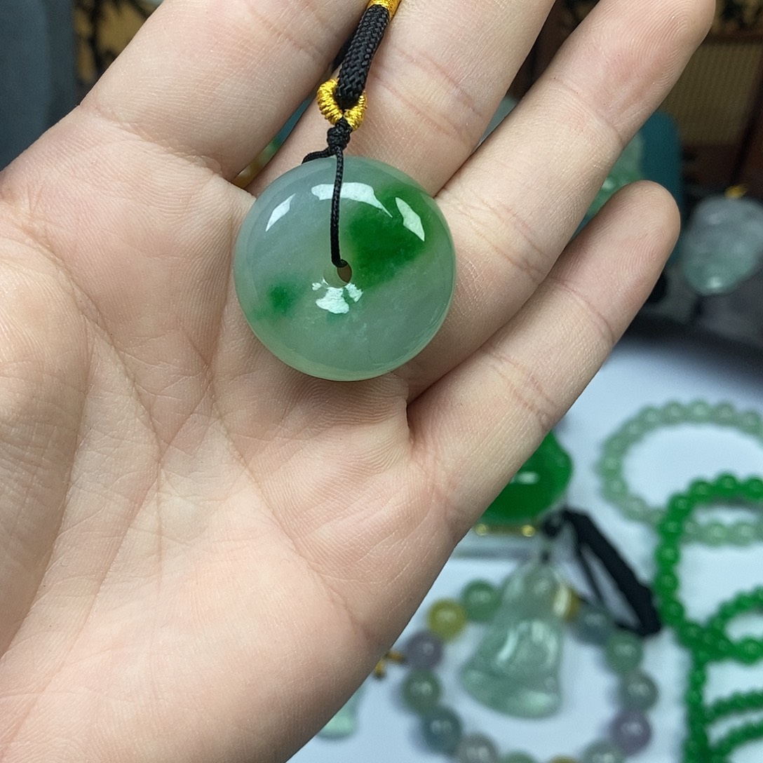 翡翠未镶嵌颈饰一物一拍