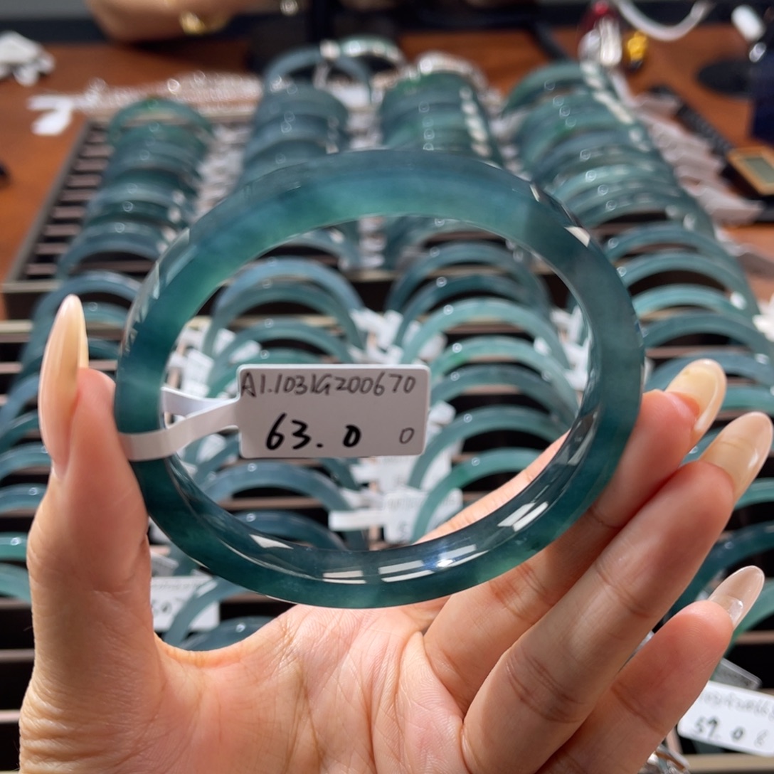 翡翠未镶嵌手镯63.00