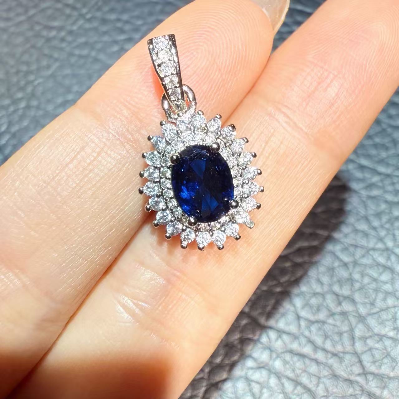 典藏轻奢-蓝宝石-高精切宝石吊坠F-553