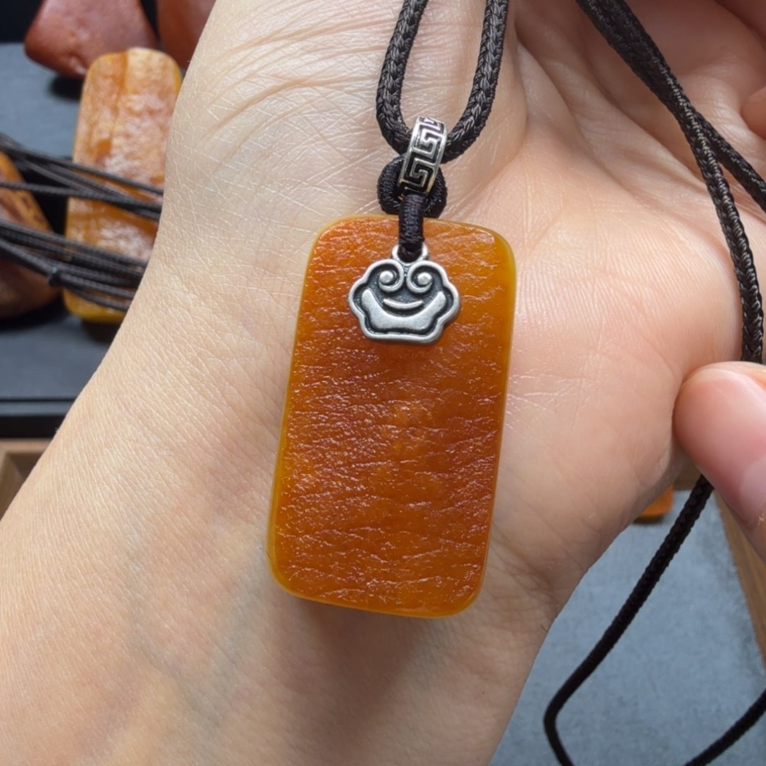 未镶嵌吊坠(赠链)琥珀