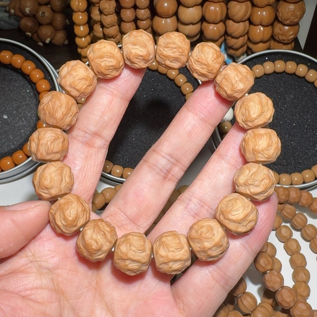 吊坠猴头核桃龙蛇之变