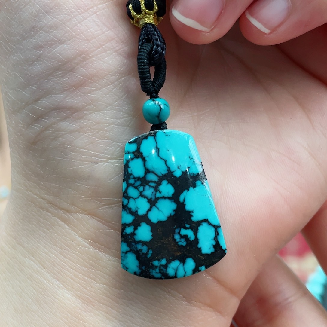 绿松石颈饰未镶嵌