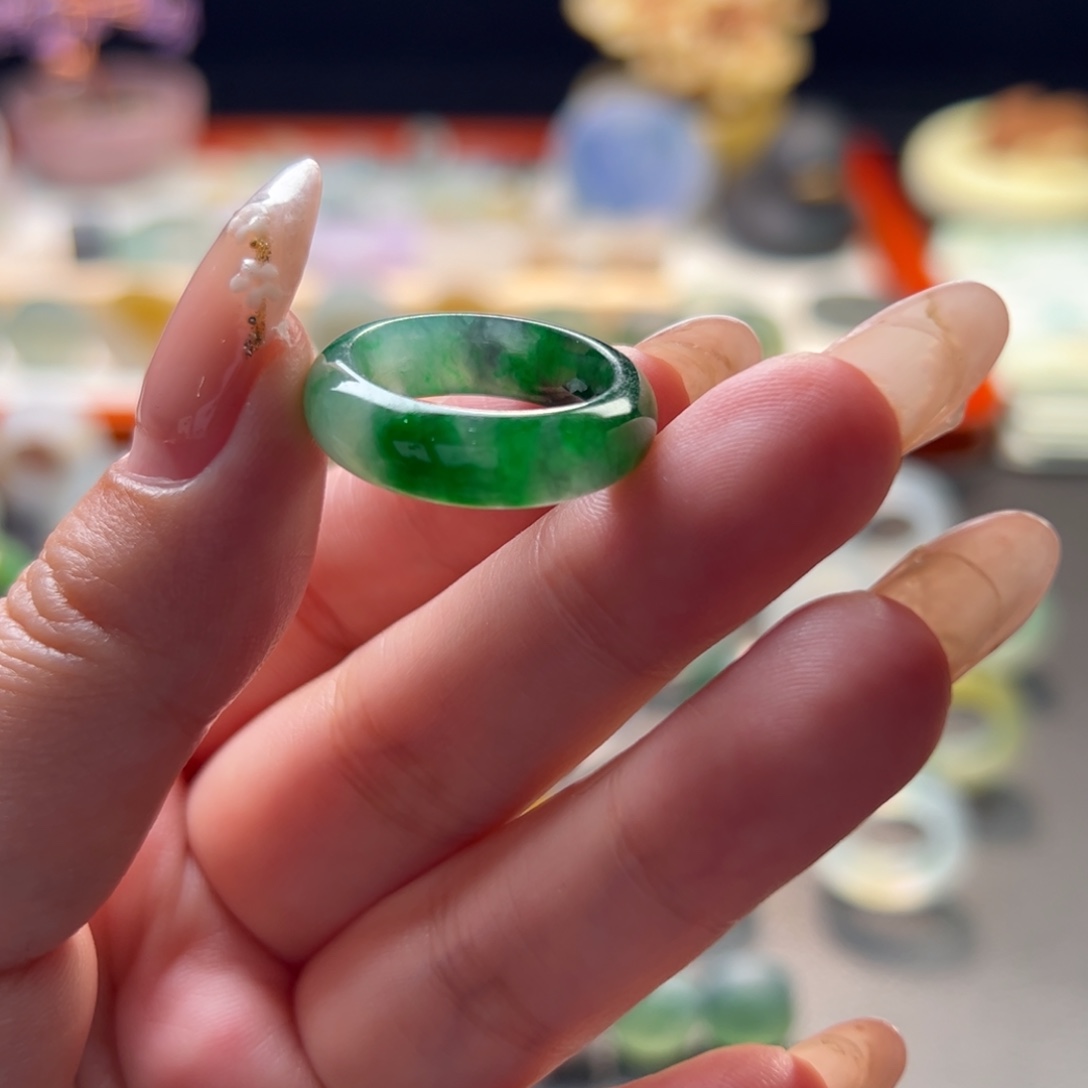 定制翡翠13圈口有包容买断不退换未镶嵌