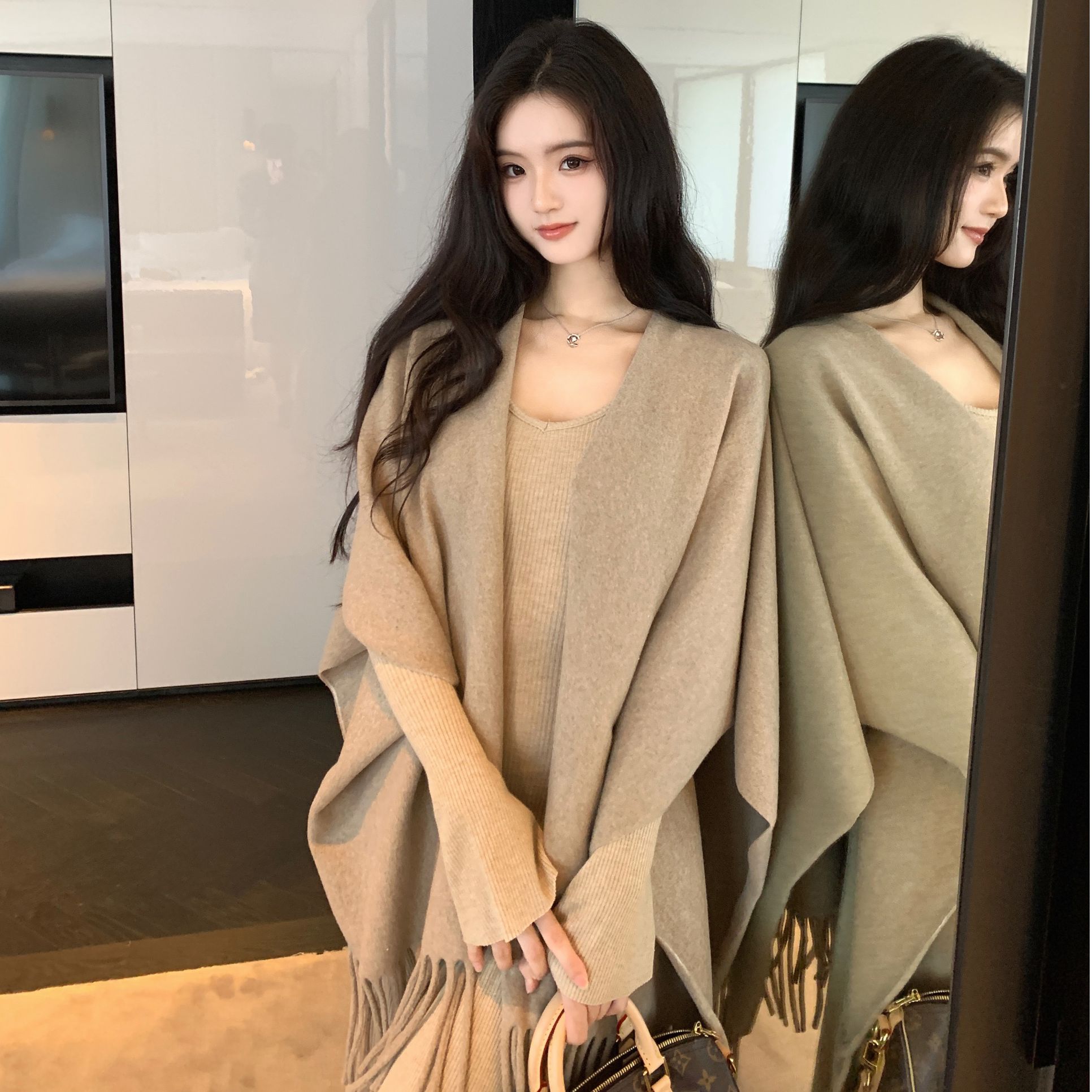 秋冬加厚保暖披肩女外搭纯色简约斗篷开叉保暖防寒高级感披风