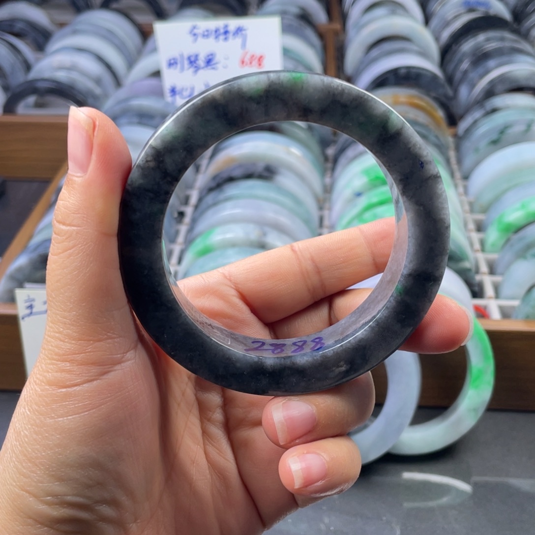 定制翡翠未镶嵌翡翠手镯
