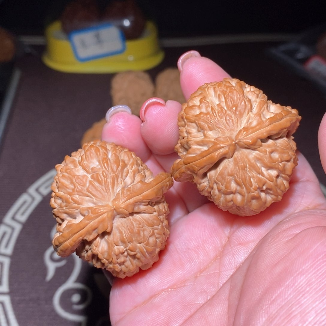 文玩核桃把件董*三角白