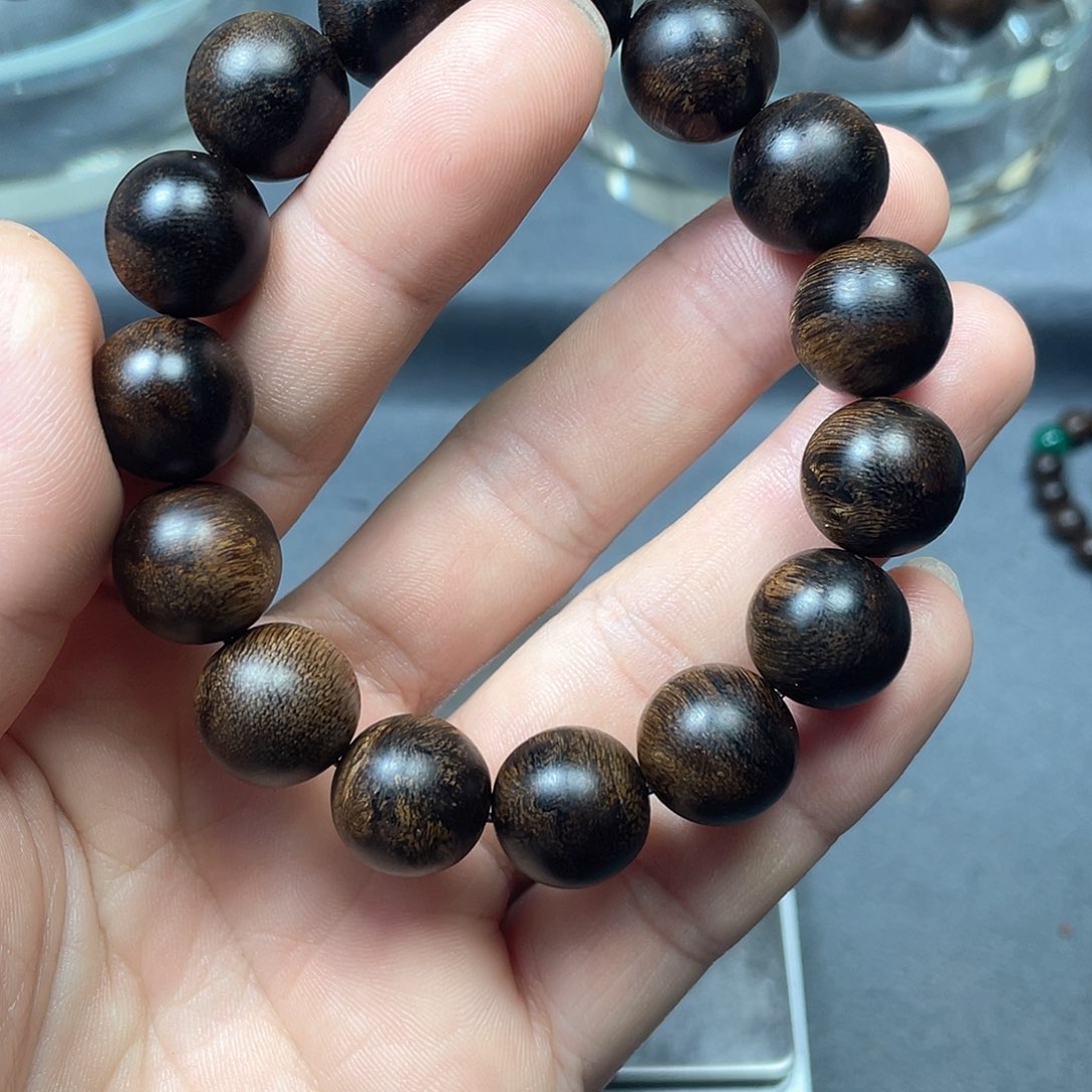 沉香手串是*白棋瘤疤