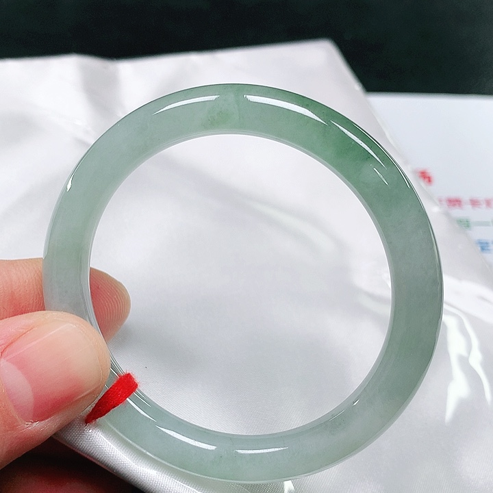 翡翠手镯未镶嵌翡翠手镯未镶嵌