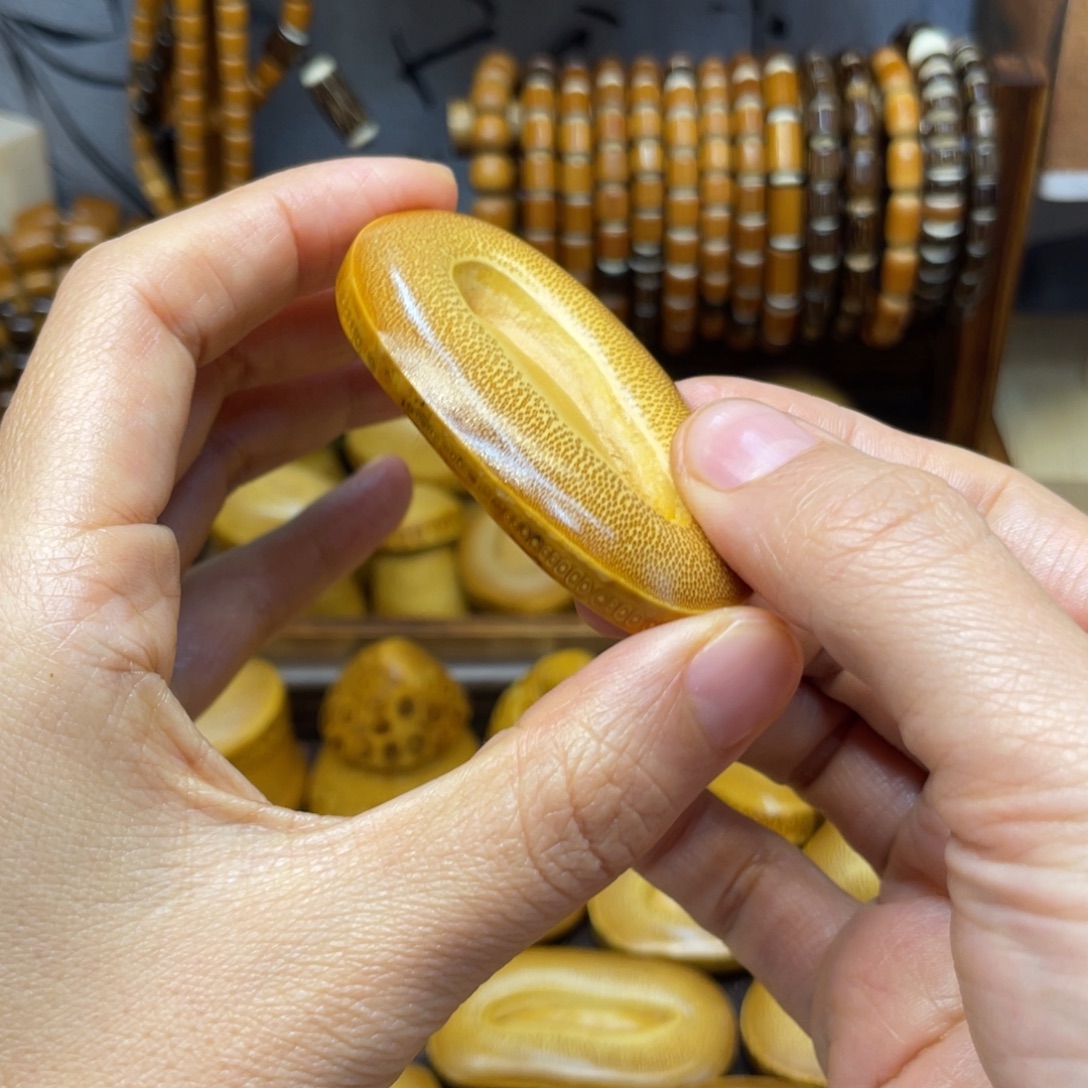 向****竹竹格手把件一粒