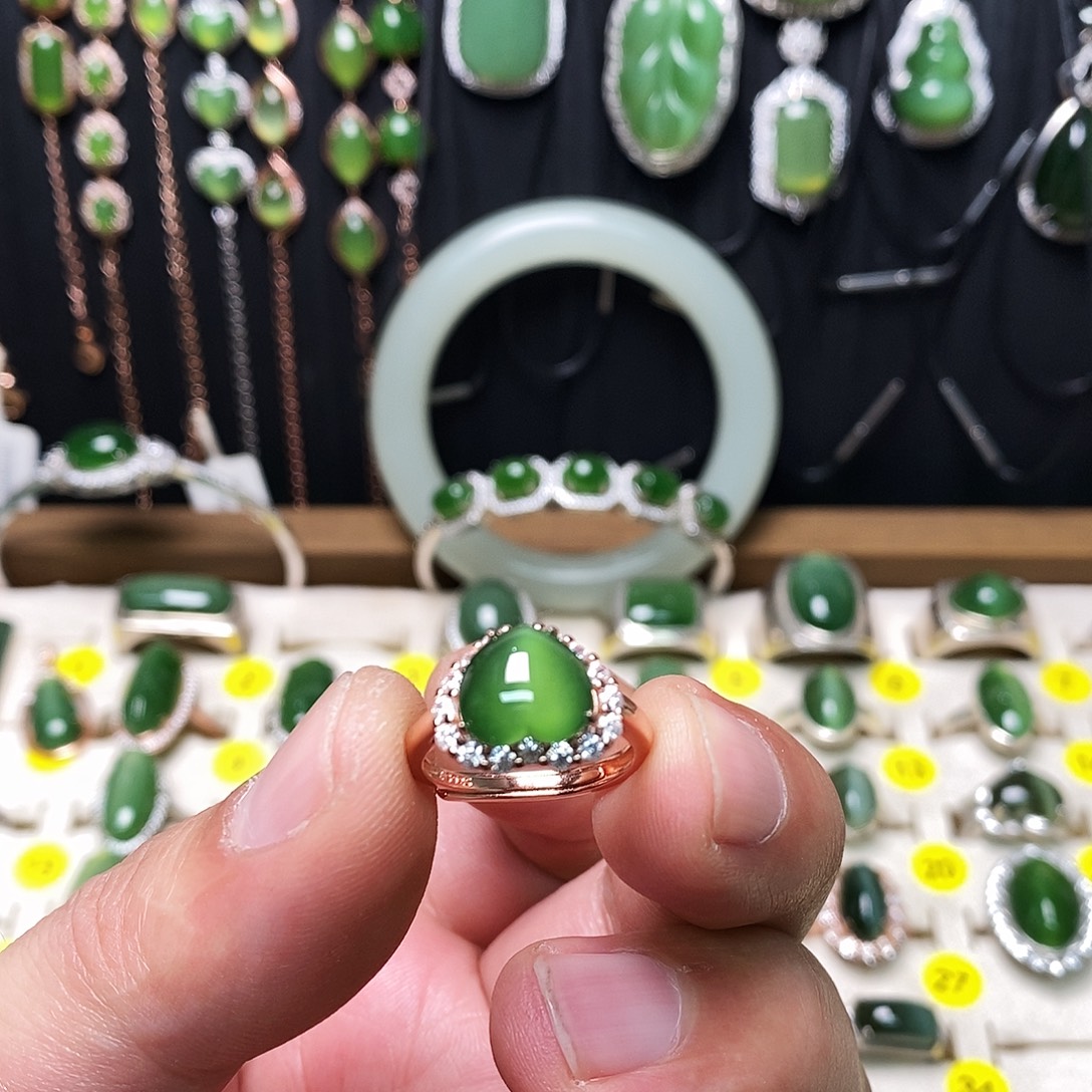 豆***芽和田玉（碧玉）银S925镶嵌戒指