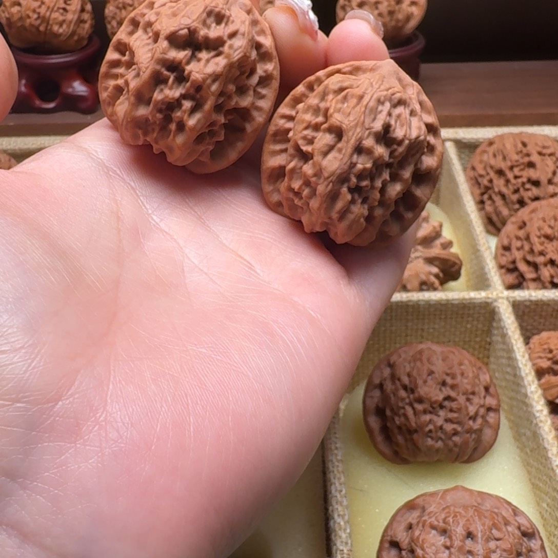 文玩核桃吊坠36野狼