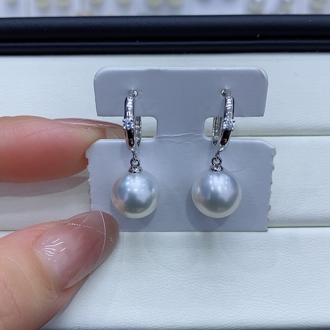 海水珍珠耳饰18K金镶嵌10到11点位