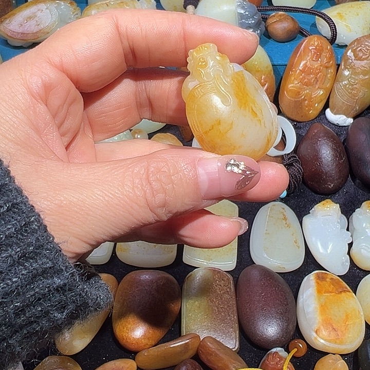 和田玉未镶嵌颈饰