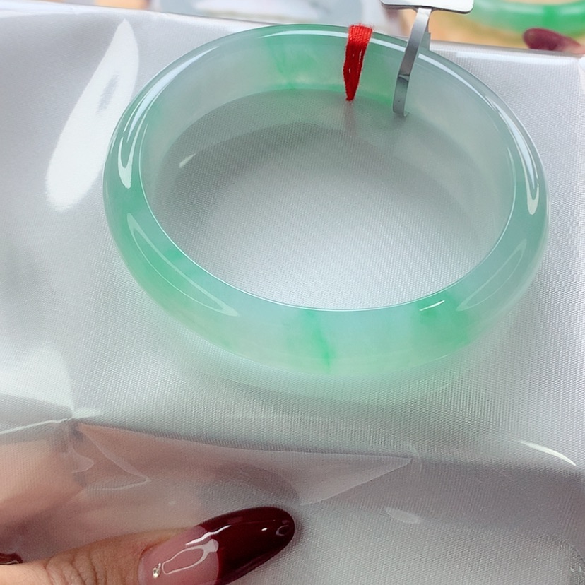 【闪购商品】翡翠手镯（贵妃镯）未镶嵌55.8贵妃 种色兼备 灵