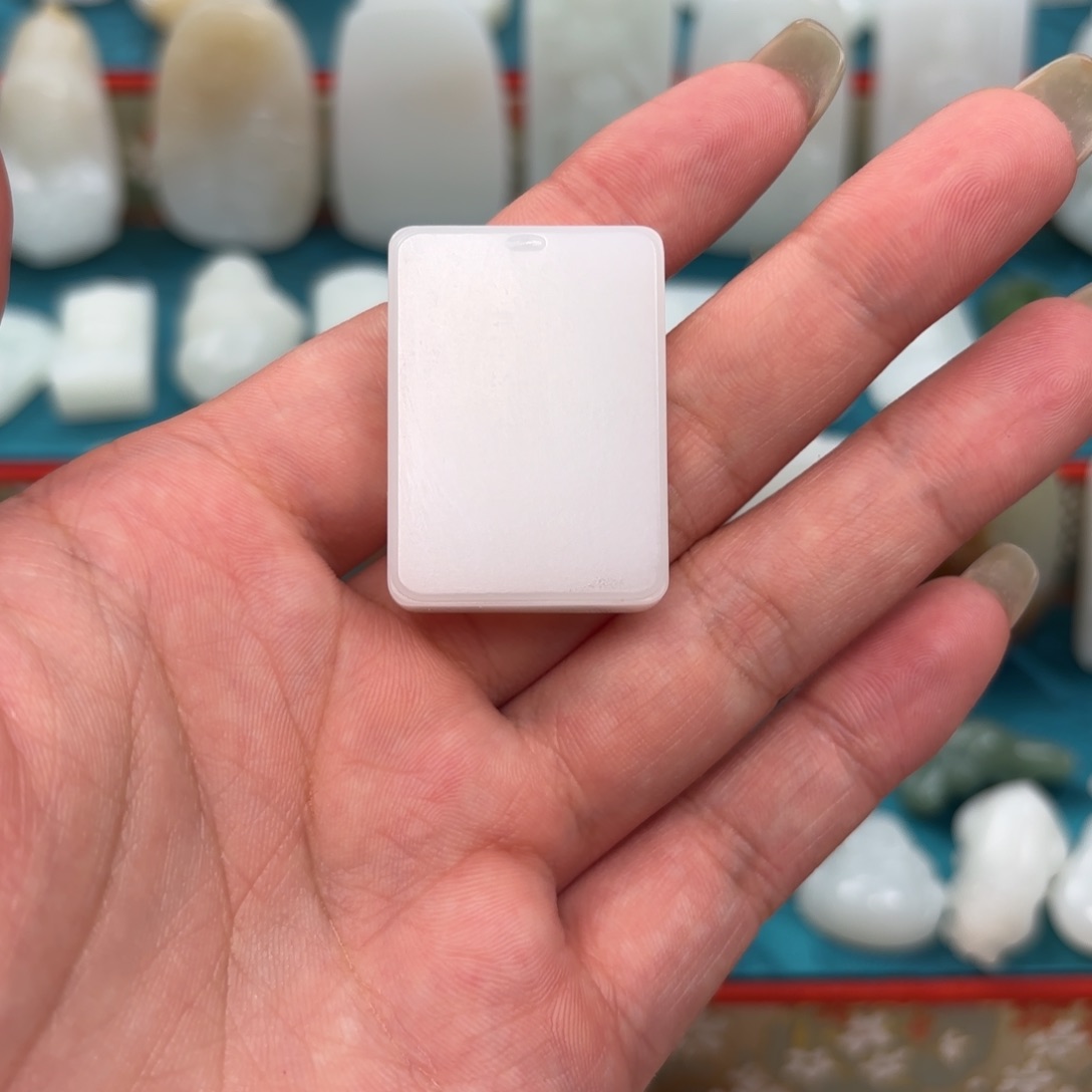 和田玉未镶嵌颈饰谛*