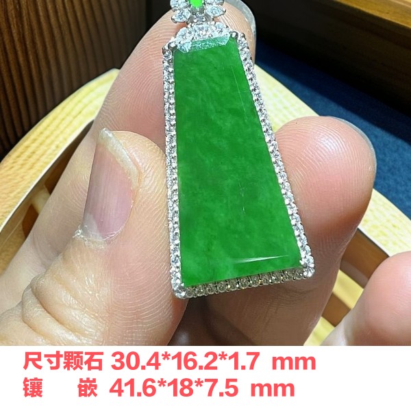 天然缅甸翡翠A货，辣阳绿T型无事牌迎春放漏925银镶嵌41.8*18*7.5