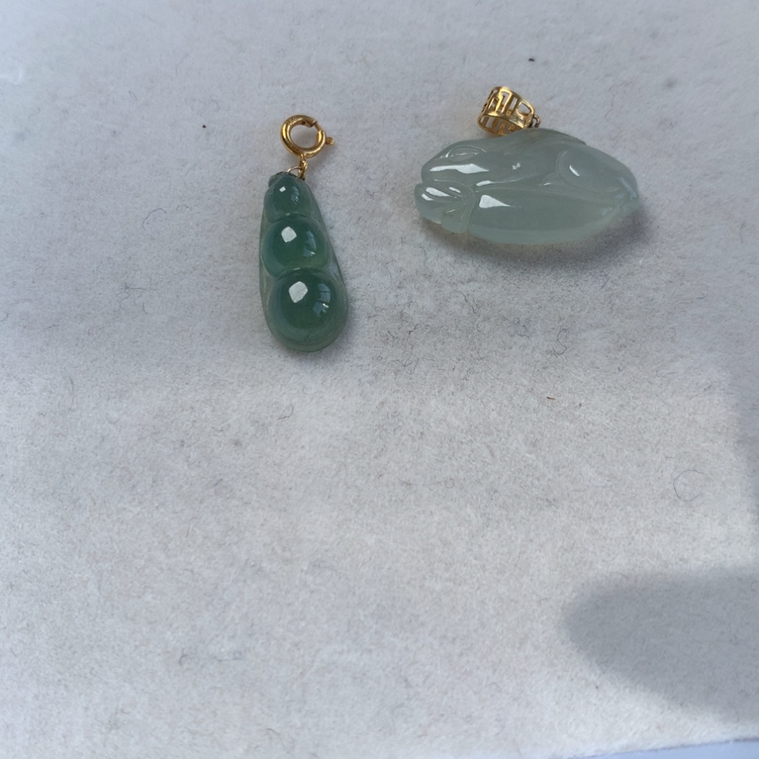 翡翠18K金镶嵌颈饰豆兔