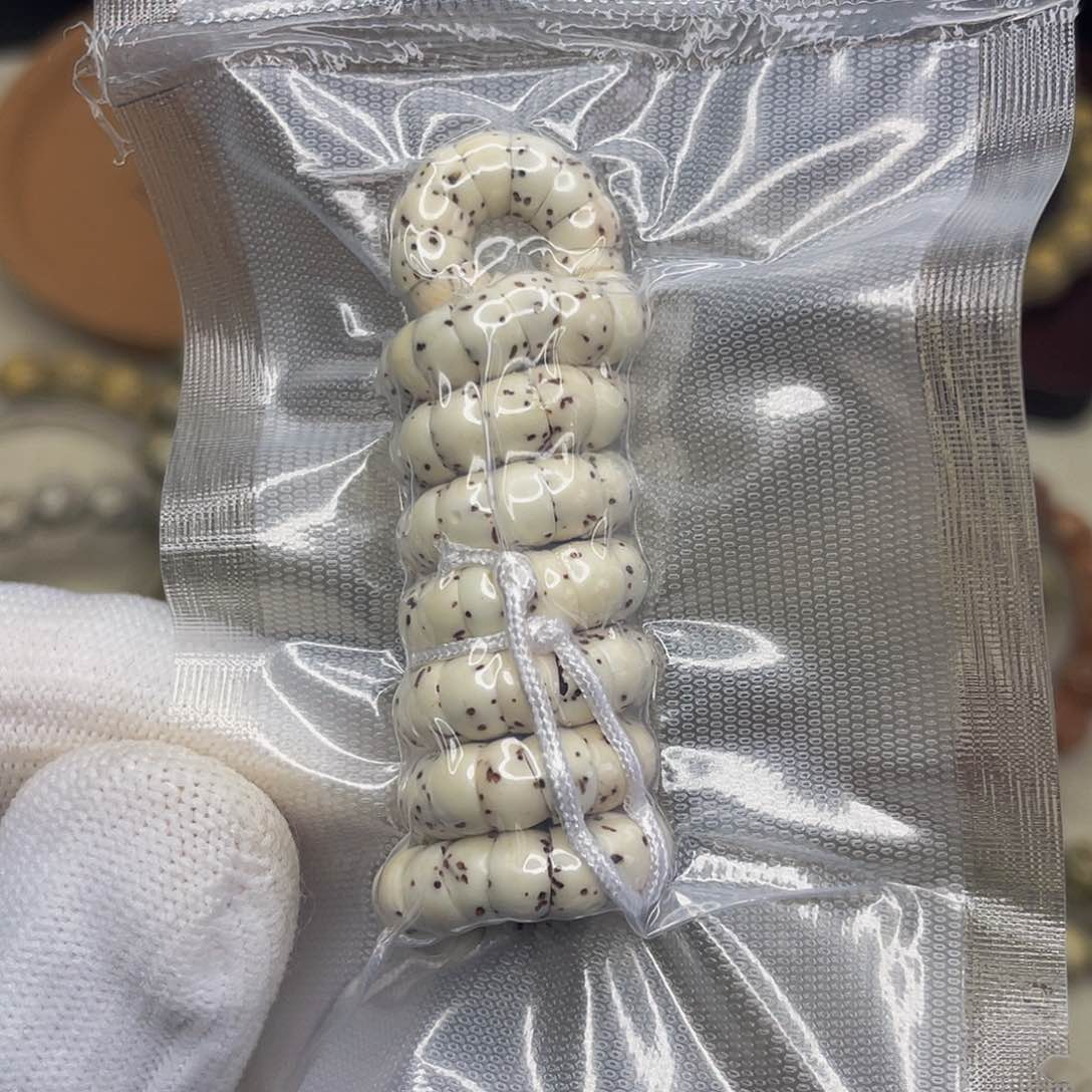 星月菩提吊坠5x6骨瓷白大肠