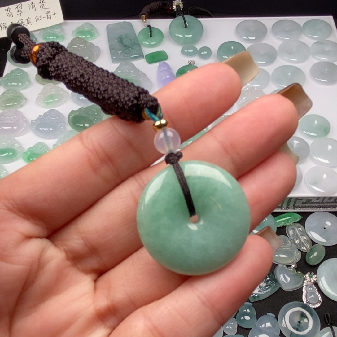 翡翠未镶嵌颈饰平安扣