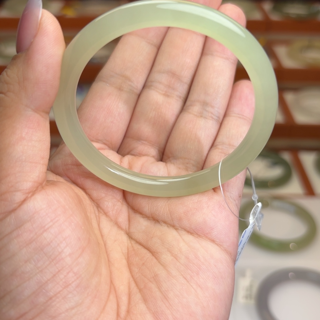 未镶嵌手镯和田玉冰晴美人条