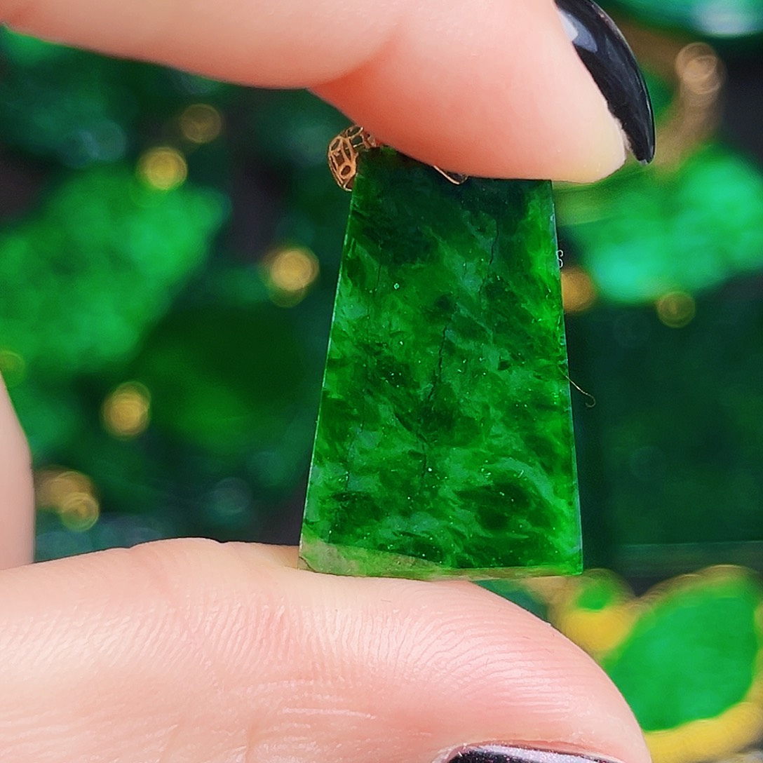 颈饰18K金镶嵌翡翠多样性