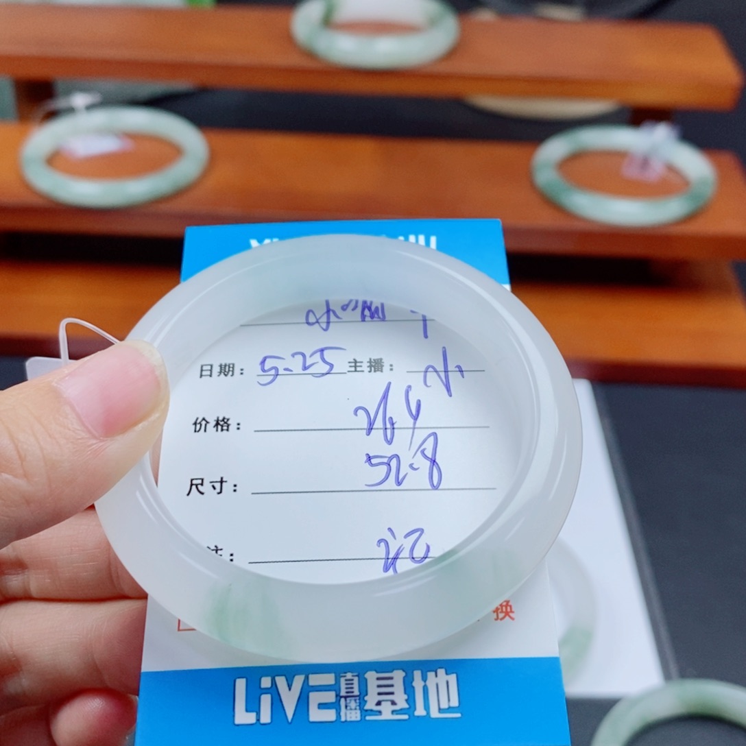 石英质玉手镯未镶嵌小***?