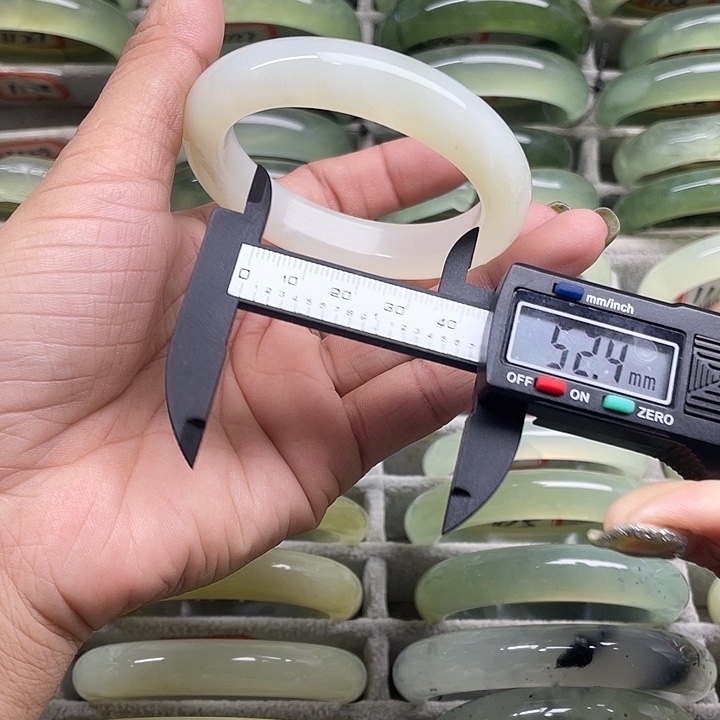 蛇纹石玉未镶嵌手镯103