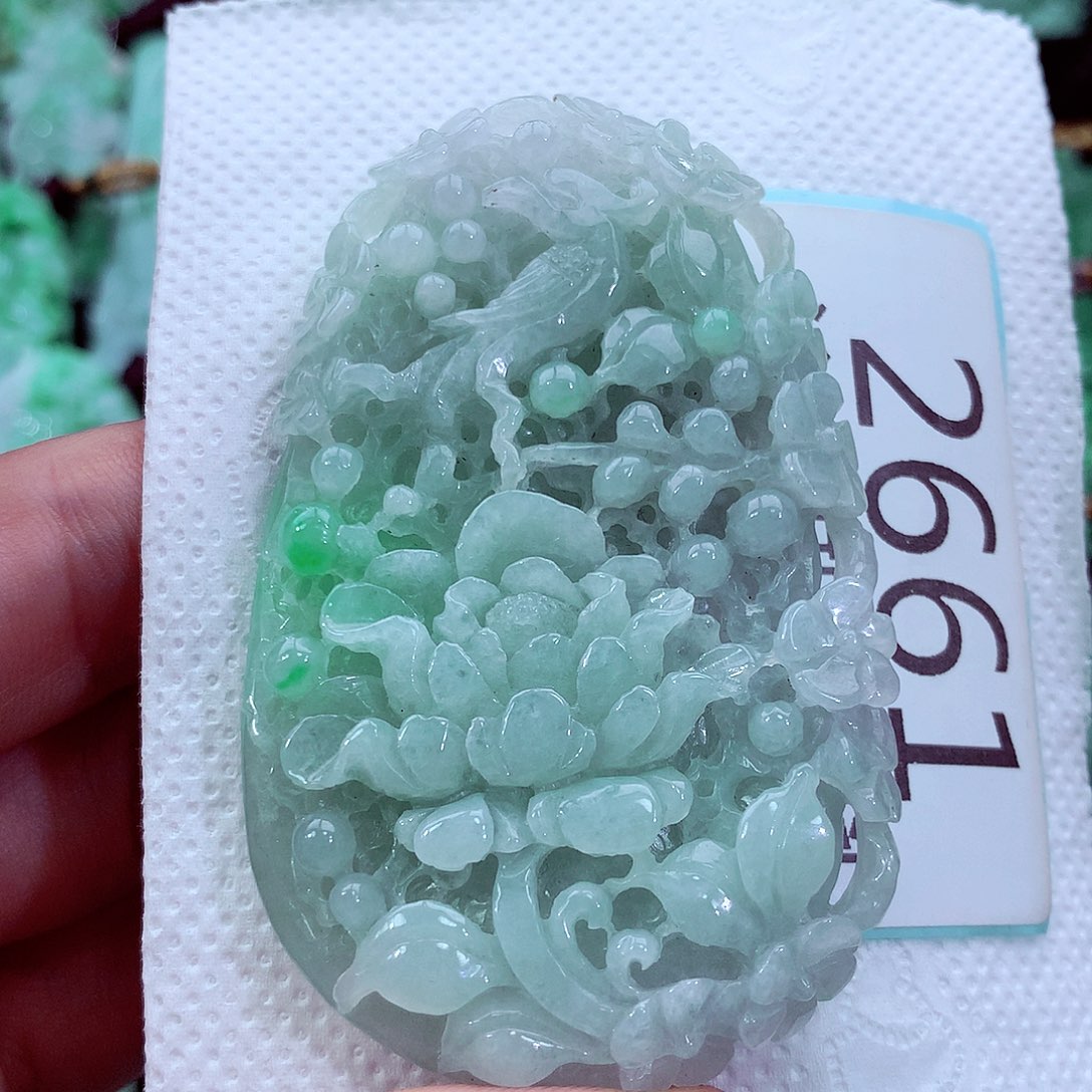 吊坠(不含链)未镶嵌翡翠