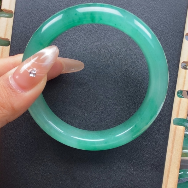 石英质玉（非洲翠）未镶嵌手镯