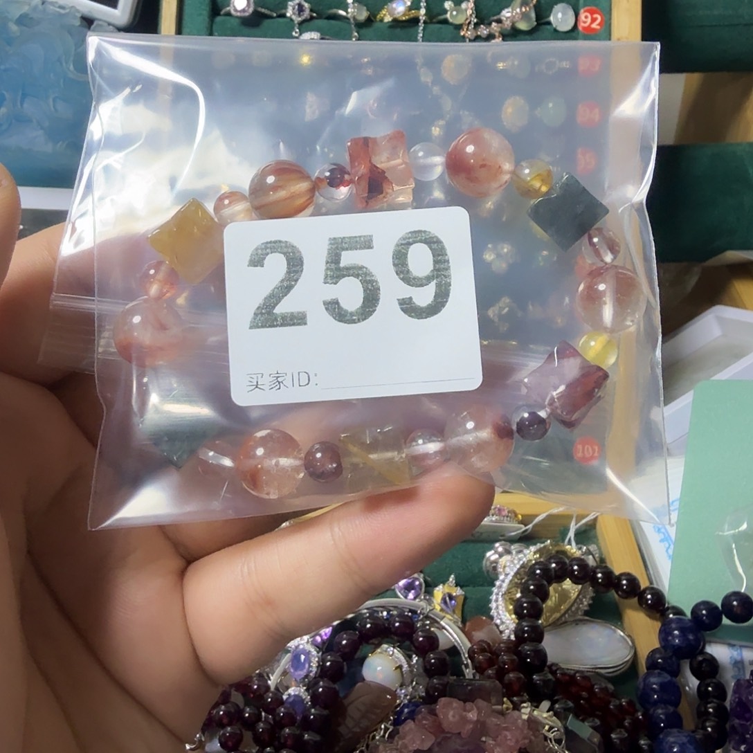 不***噎石英质玉未镶嵌手链