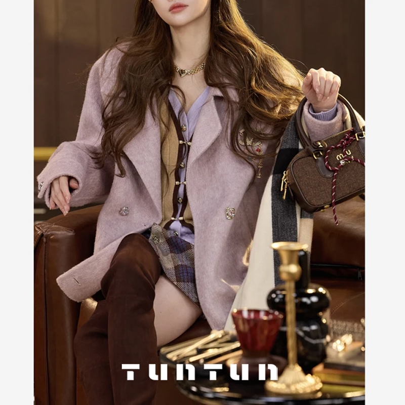 吞吞时尚穿搭10月26号上新【迷雾少女】紫色轻奢气质大衣秋冬