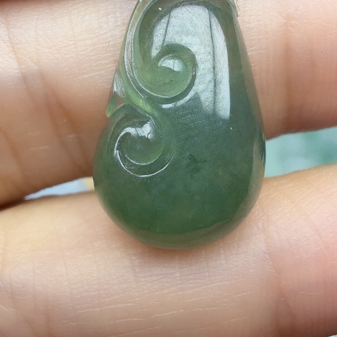 翡翠颈饰未镶嵌晴底如意