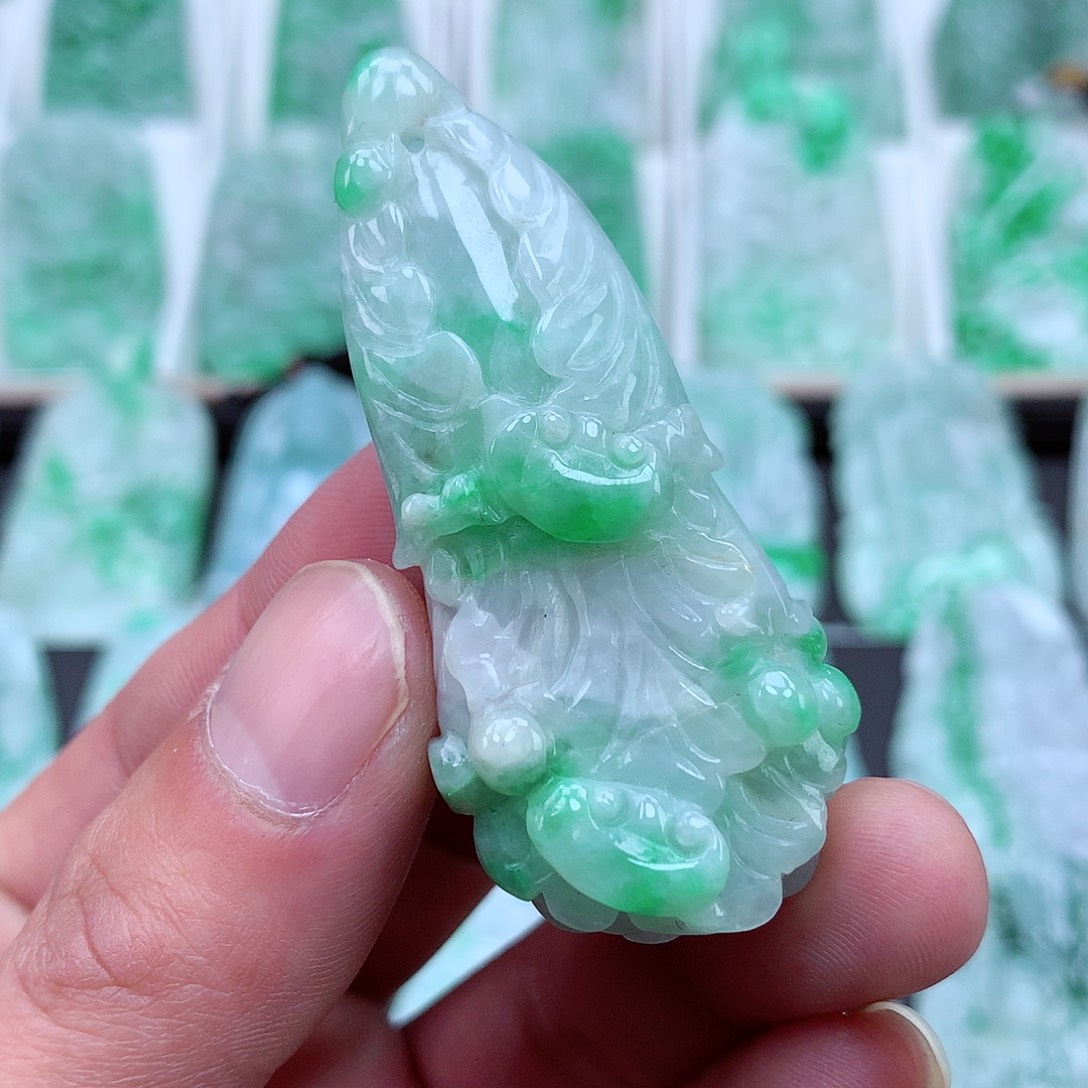 翡翠颈饰未镶嵌翡翠吊坠