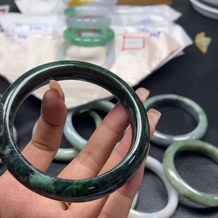 未镶嵌手镯（圆镯）翡翠缅甸天然翡翠手镯