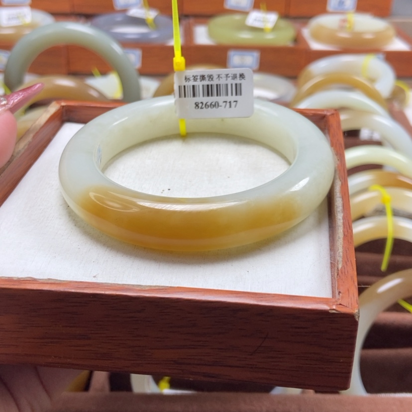 【闪购商品】和田玉手镯未镶嵌