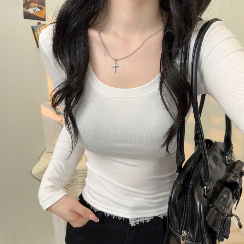 梦优莱休闲风U领长袖打底衫女秋冬纯色简约百搭低领别致上衣服装