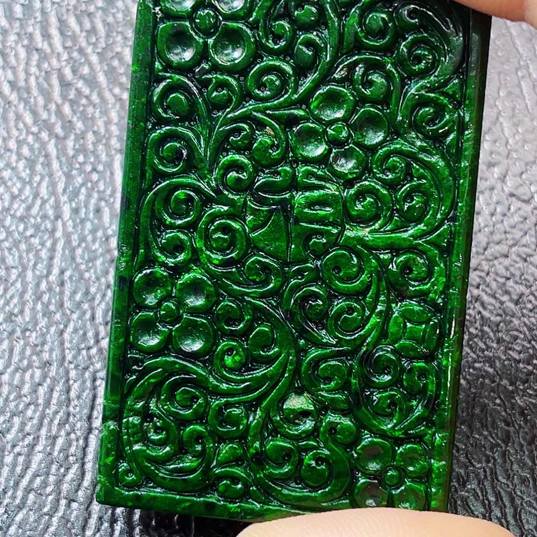 颈饰18K金镶嵌翡翠