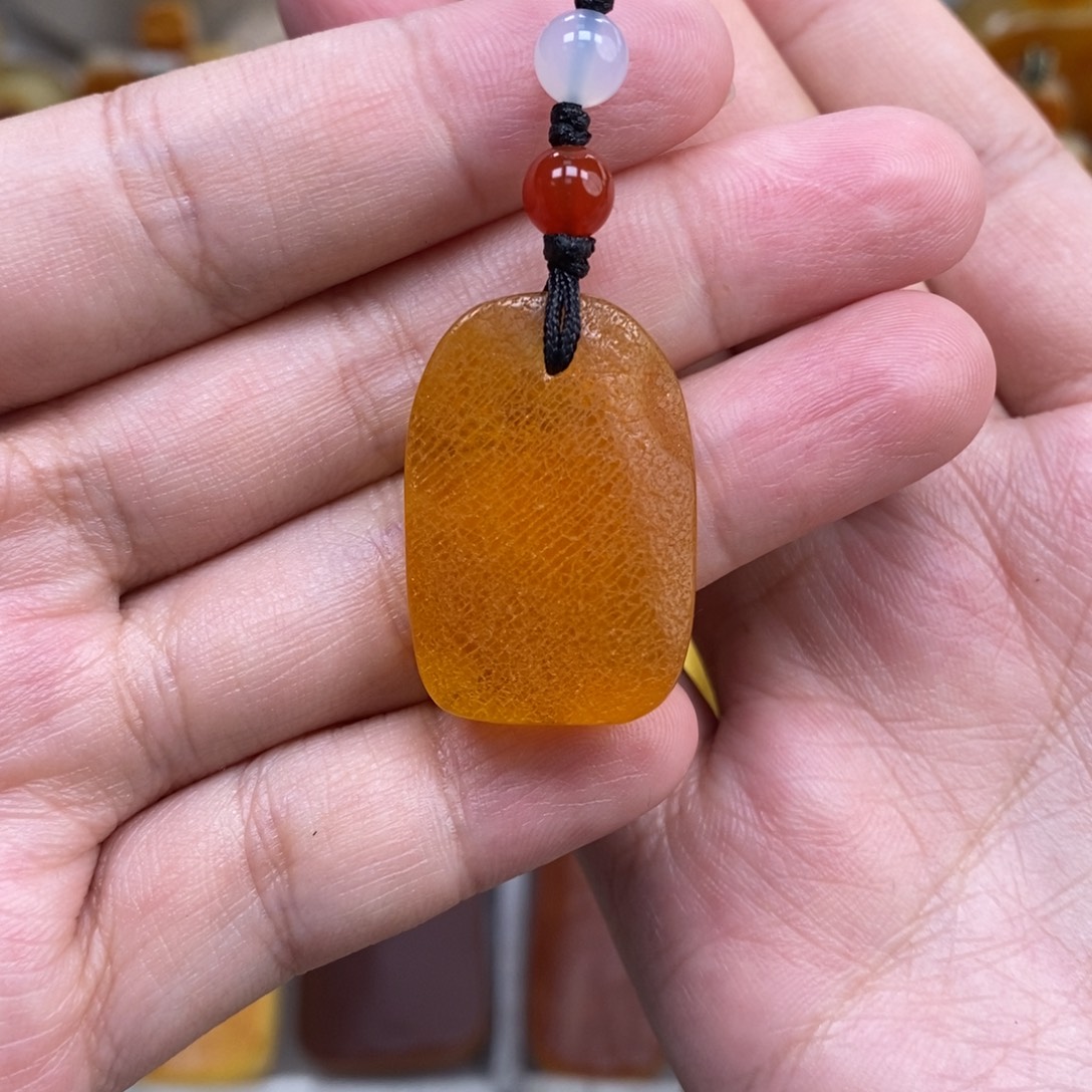 蜜蜡未镶嵌珠宝奇石