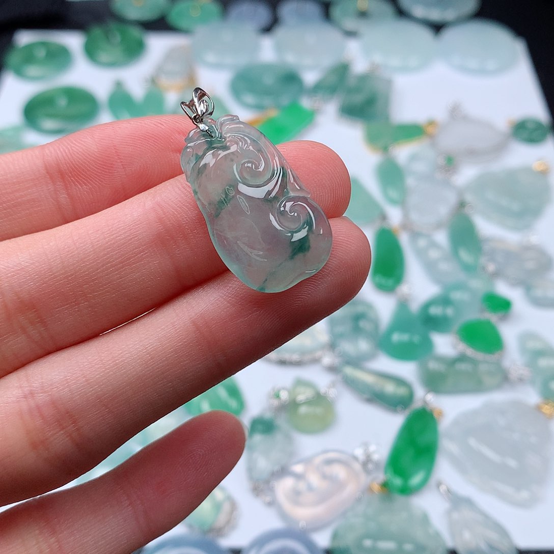 翡翠颈饰18K金镶嵌天然翡翠