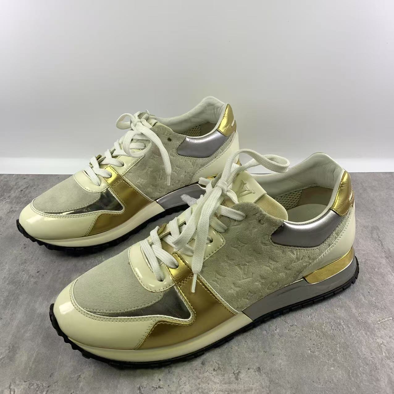 95新 LouisVuitton/路易威登 36.5码/米亚女鞋灰色印花老爹鞋1062