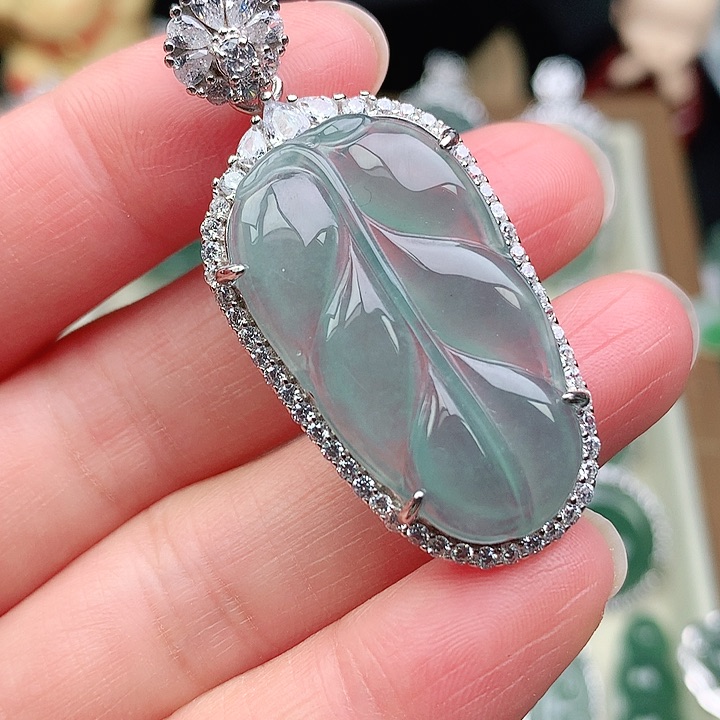 颈饰银S925镶嵌翡翠吊坠