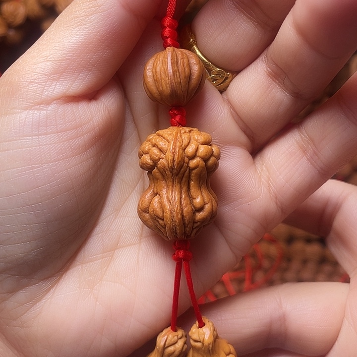 木质类龙纹桃枭挂件