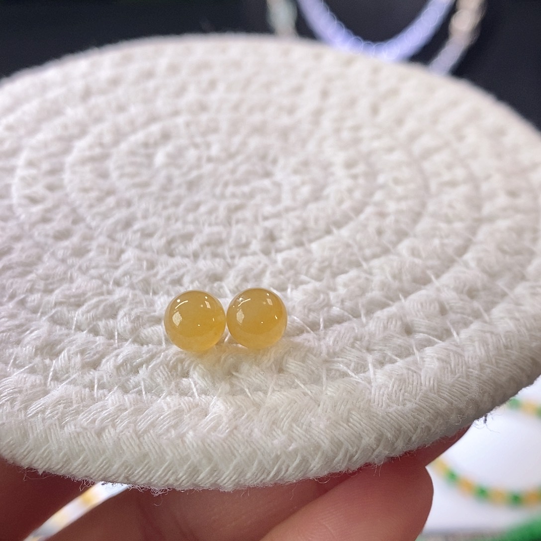 翡翠把件未镶嵌一对珠珠