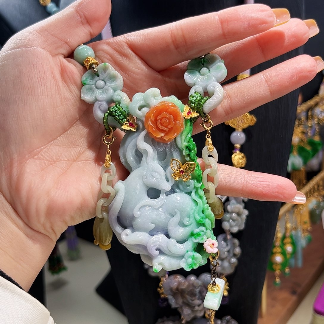 【闪购商品】翡翠吊坠(赠链)未镶嵌九尾
